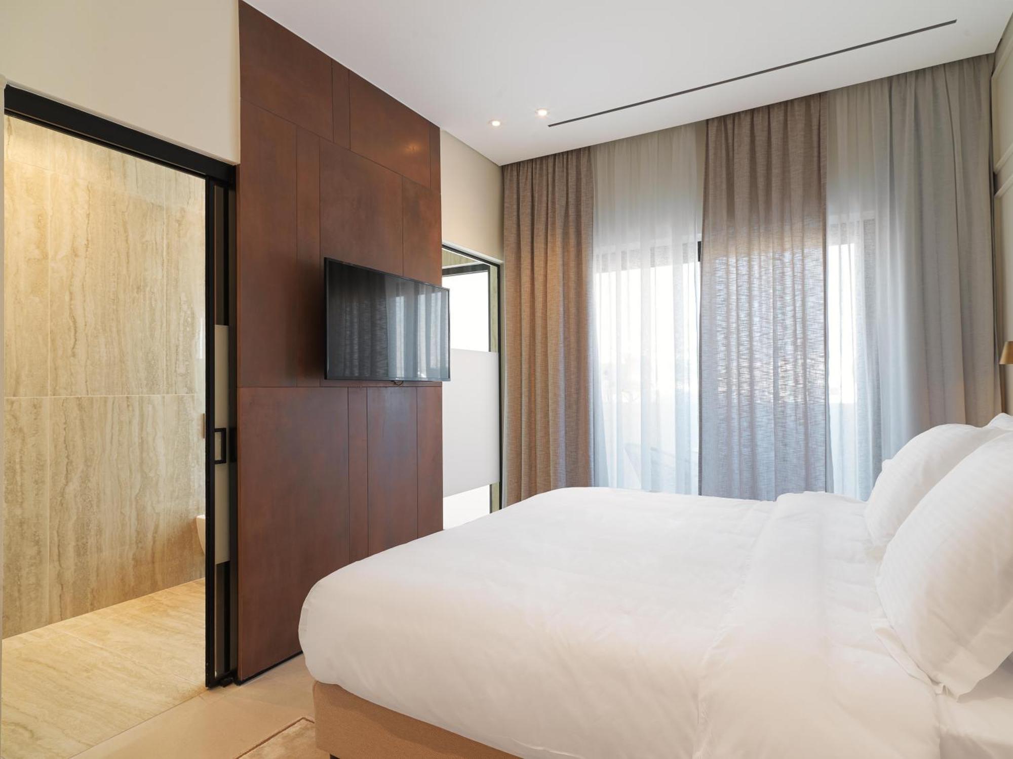 Liv Mackenzie Beach Suites Larnaca Adults Only Dış mekan fotoğraf